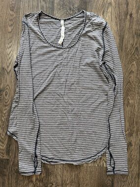 Lululemon Striped Long Sleeve Scoop Neck Top - Navy/White